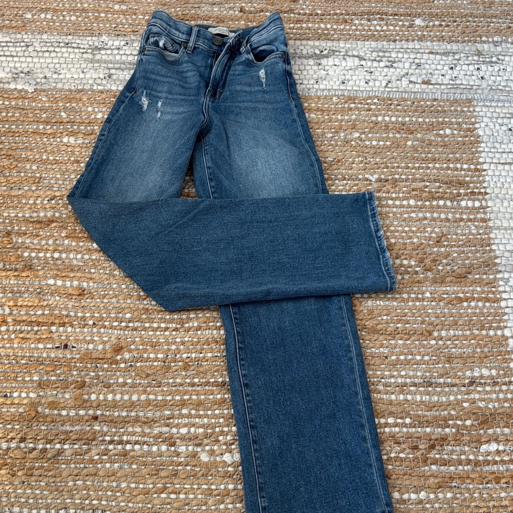 Stylish Women's Straight Leg Jeans in Blue